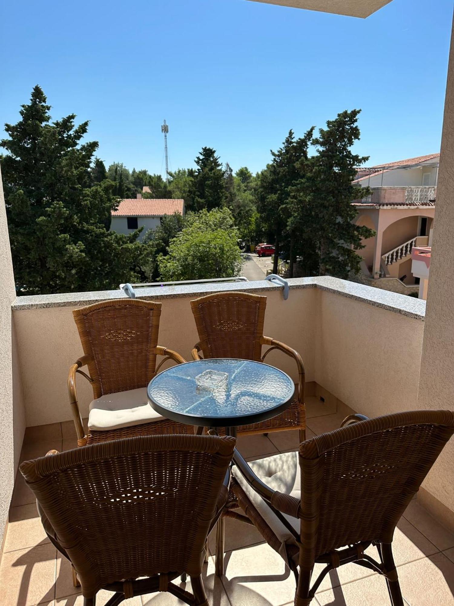 Apartmani Samec Novalja Ngoại thất bức ảnh