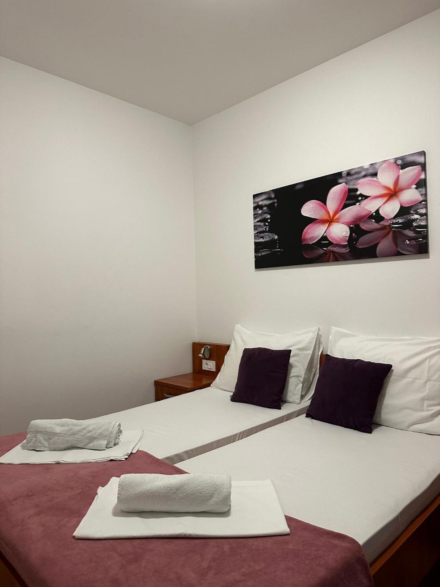 Apartmani Samec Novalja Ngoại thất bức ảnh