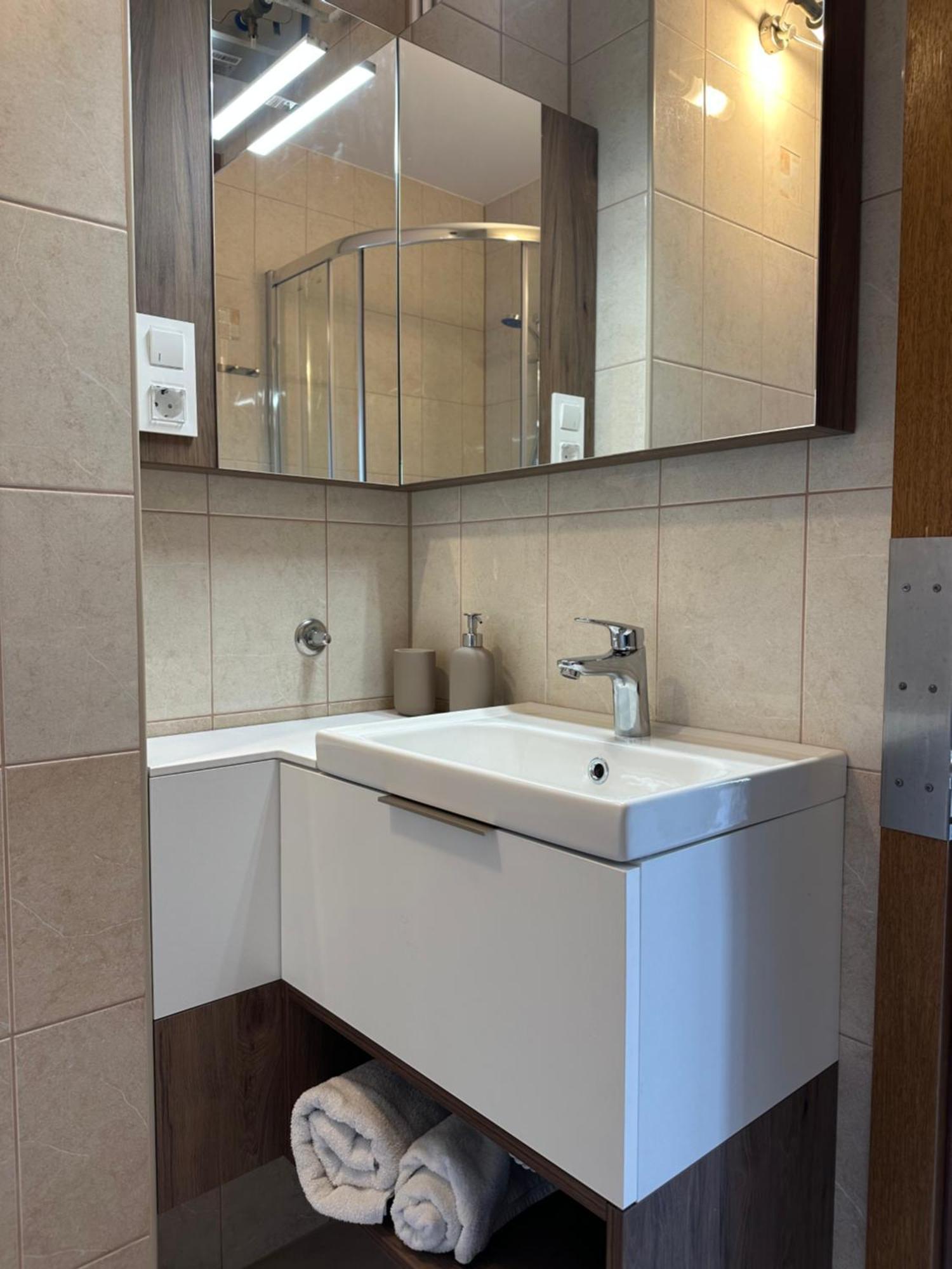 Apartmani Samec Novalja Ngoại thất bức ảnh