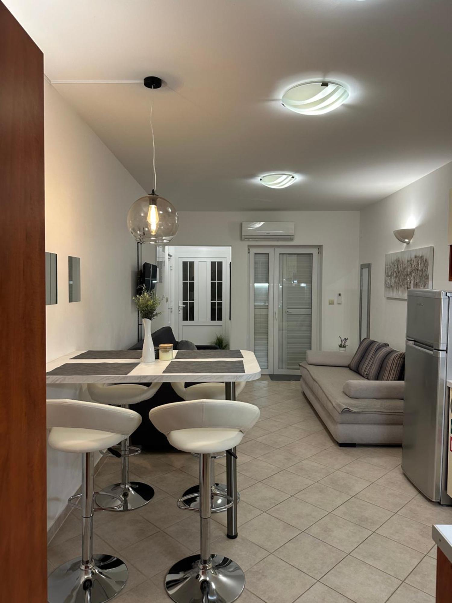 Apartmani Samec Novalja Ngoại thất bức ảnh